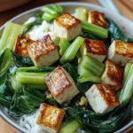 Gebratener Pak Choi mit knusprigem Tofu und Reis