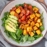 Knusprige Ofenkartoffeln mit Salat (einfaches Bowl Rezept)
