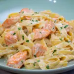 Pasta mit Lachs und Sahnesoße