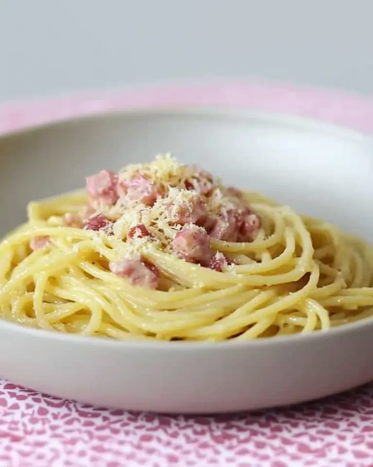 Spaghetti Carbonara mit Sahne (einfaches und schnelles Pasta Rezept)