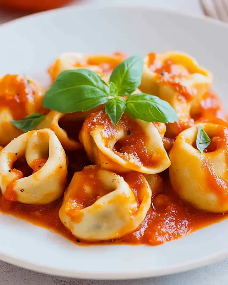 Tortellini mit Tomatensoße