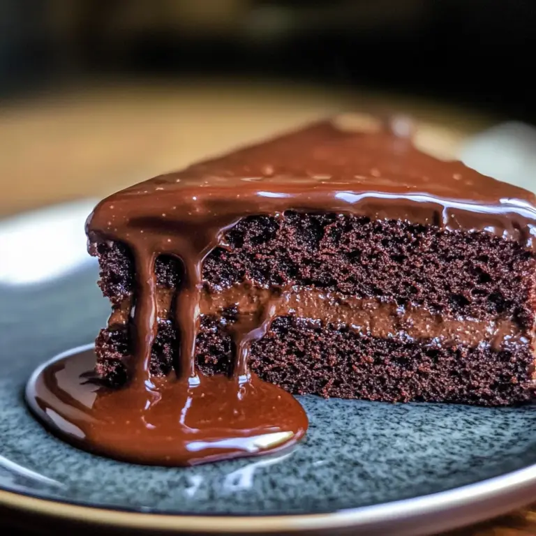 Saftiger Schokokuchen mit geschmolzener Schokolade