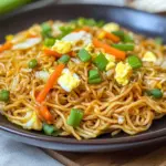 Chinesisch gebratene Nudeln mit Ei und Gemüse